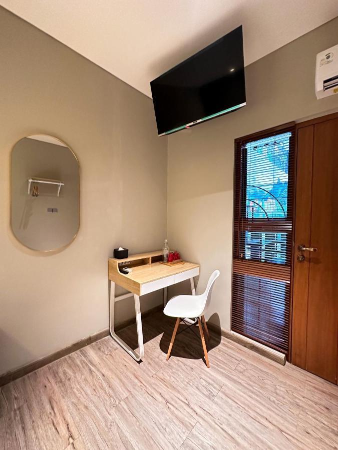 Lugano Arte Homestay Джакарта Екстериор снимка