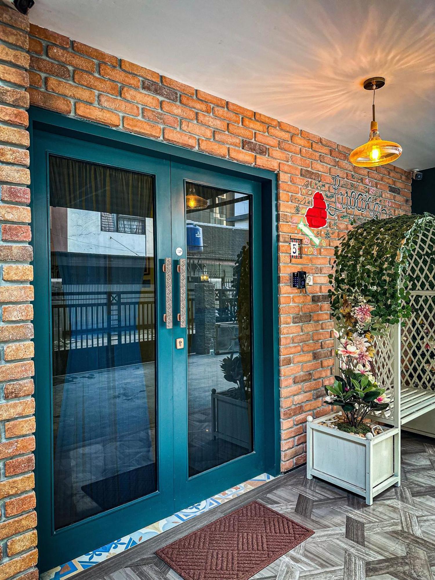 Lugano Arte Homestay Джакарта Екстериор снимка